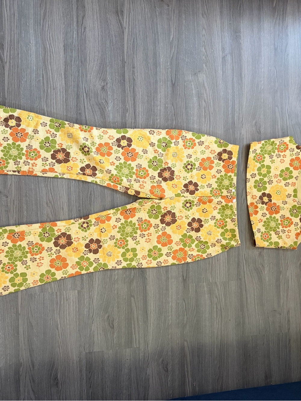 Floral Two-Piece Crop Top & Flare Pants Set from Simon’s - Picture 7 of 10
